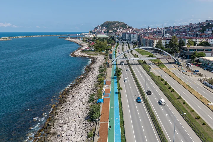 giresunda sokak ve caddelere findiklar serilmeye basladi 8 9OWICsDN