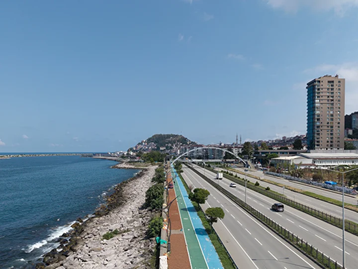giresunda sokak ve caddelere findiklar serilmeye basladi 9 NsyGz1pO