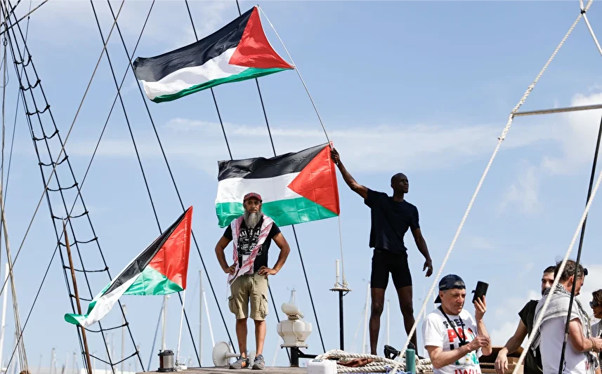 Global Sumud Filosu'nda bulunan aktivistler Gazze'ye seyahatlerini kararlılıkla sürdürüyor 4 global sumud filosunda bulunan aktivistler gazzeye seyahatlerini kararlilikla surduruyor 3 2LPPjePS
