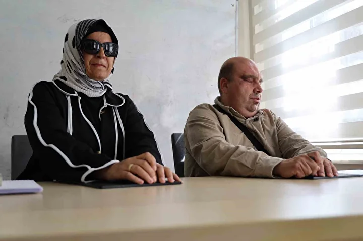 Görme engelli öğretmen ve eşi kitaplarla ilham veriyor 3 gorme engelli ogretmen ve esi kitaplarla ilham veriyor 2 t9ORZbXl