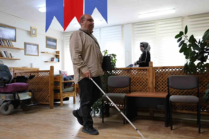 Görme engelli öğretmen ve eşi kitaplarla ilham veriyor 4 gorme engelli ogretmen ve esi kitaplarla ilham veriyor 3 QdczrpBO