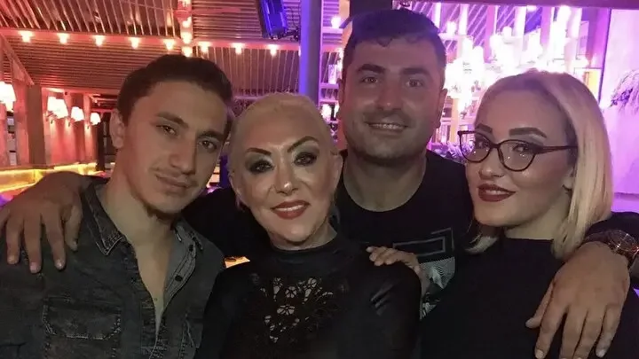 Güllü'nün vefatıyla ilgili yeni gelişme: Oğlu Tuğberk Yağız Gülter'in tabiri ortaya çıktı 9 gullunun vefatiyla ilgili yeni gelisme oglu tugberk yagiz gulterin tabiri ortaya cikti 8 gI7CVNtZ