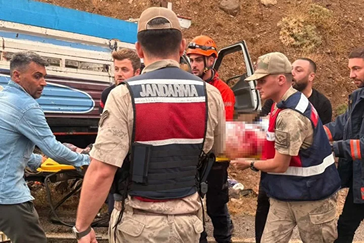 gumushanede kamyonlar bas basa carpisti bir kisi agir yaralandi 3 lPJR2fWL