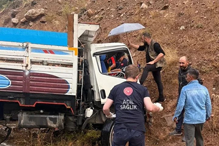 gumushanede kamyonlar bas basa carpisti bir kisi agir yaralandi 6 2nQT64fO