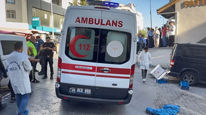 Günün en acı haberi: Esenyurt’ta anne-oğlu servis minibüsü ezdi, 'Oğlum nerede' feryadı yürekleri dağladı 3 gunun en aci haberi esenyurtta anne oglu servis minibusu ezdi oglum nerede feryadi yurekleri dagladi 2K62lqHA