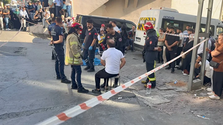 Günün en acı haberi: Esenyurt’ta anne-oğlu servis minibüsü ezdi, 'Oğlum nerede' feryadı yürekleri dağladı 4 gunun en aci haberi esenyurtta anne oglu servis minibusu ezdi oglum nerede feryadi yurekleri dagladi 9dpOFC3p