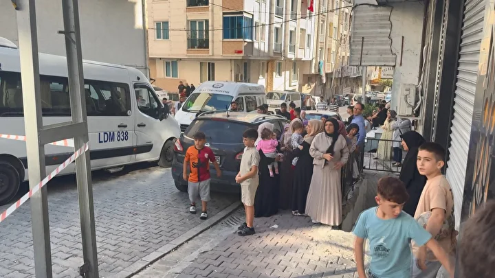 Günün en acı haberi: Esenyurt’ta anne-oğlu servis minibüsü ezdi, 'Oğlum nerede' feryadı yürekleri dağladı 1 gunun en aci haberi esenyurtta anne oglu servis minibusu ezdi oglum nerede feryadi yurekleri dagladi nq6fk6gp