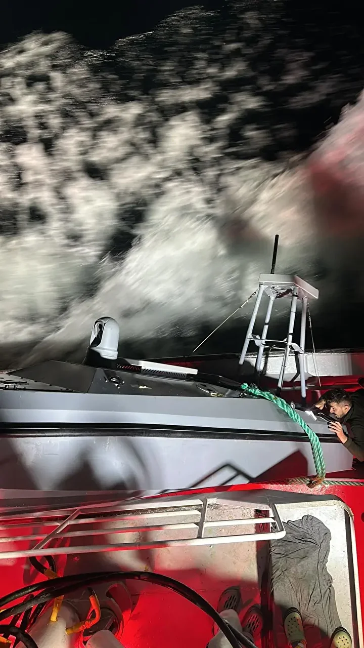Hamsi için ağ atıp insansız deniz aracı buldular: İçerisinde 300 kilogram patlayıcı varmış! Pişman olduk Allah bizi korudu 2 hamsi icin ag atip insansiz deniz araci buldular icerisinde 300 kilogram patlayici varmis pisman YuBFhv1F