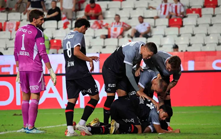 harika ligin yildizi icin dikkat ceken benzetme arjen robben uzere 2 YmqRzBs5
