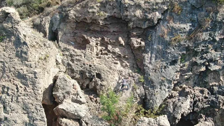 Hastalığına şifa ararken meslek sahibi oldu: Falezlerde düz yolda yürür üzere yürüyor, gören itfaiyeyi arıyor 11 hastaligina sifa ararken meslek sahibi oldu falezlerde duz yolda yurur uzere yuruyor goren itfaiyeyi