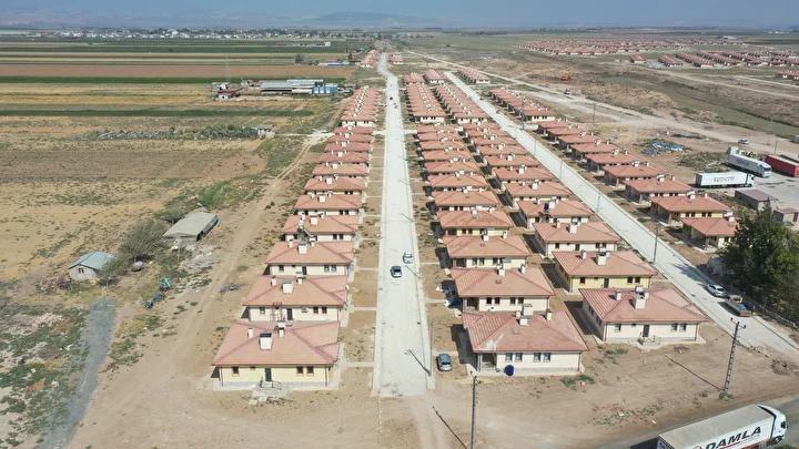hatayda birinci kirsal uydu kent hak sahibi depremzedelerden tam not aldi 15 RkrXIKfT