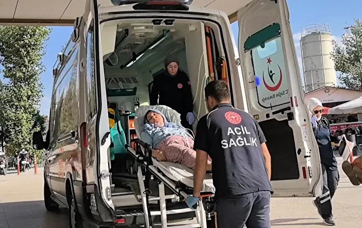 Hayvan çiftliğinde yangın çıktı: Bir kişi hastaneye kaldırıldı 6 hayvan ciftliginde yangin cikti bir kisi hastaneye kaldirildi 5 YmwVFhl5