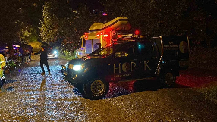 hopada istinat duvari coktu uc katli konut tahliye edildi 10 nOTQFicm