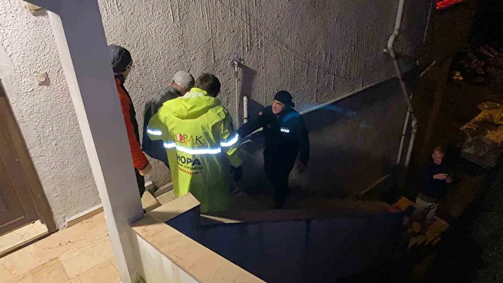 hopada istinat duvari coktu uc katli konut tahliye edildi 3 mX5K5tlX