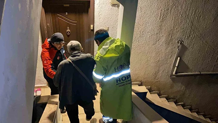 hopada istinat duvari coktu uc katli konut tahliye edildi 6 1B764mzm