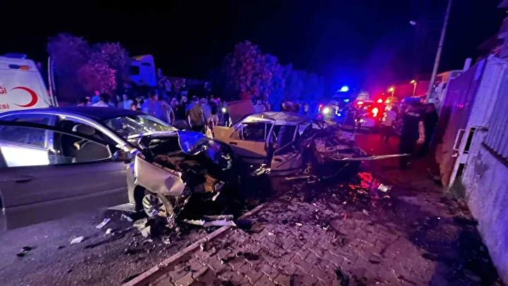 İki araç baş başa çarpışınca hurdaya döndü: 8 kişi hastanelik oldu 1 iki arac bas basa carpisinca hurdaya dondu 8 kisi hastanelik oldu 0 bMPdQ6XK