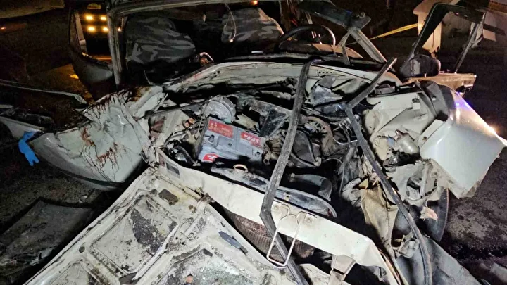 İki araç baş başa çarpışınca hurdaya döndü: 8 kişi hastanelik oldu 4 iki arac bas basa carpisinca hurdaya dondu 8 kisi hastanelik oldu 3 nmcZH6Aj