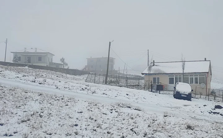 imajlar bugun cekildi her yer karla kaplandi kalinlik 20 santimetreyi buldu 0 I6YPfNQU