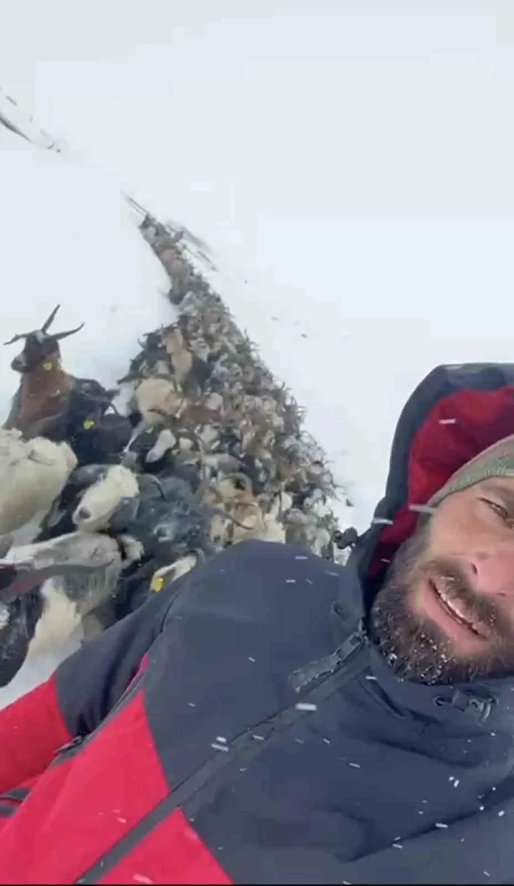 imajlar bugun cekildi her yer karla kaplandi kalinlik 20 santimetreyi buldu 2 1fX6ku5u