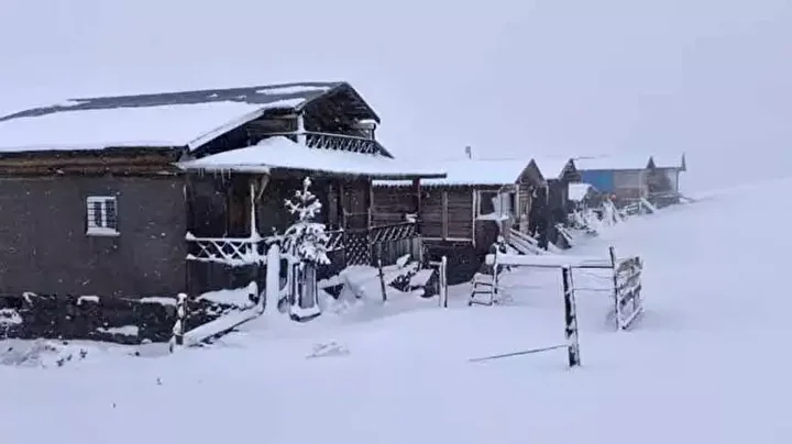 imajlar bugun cekildi her yer karla kaplandi kalinlik 20 santimetreyi buldu 6 YMbGtEcA