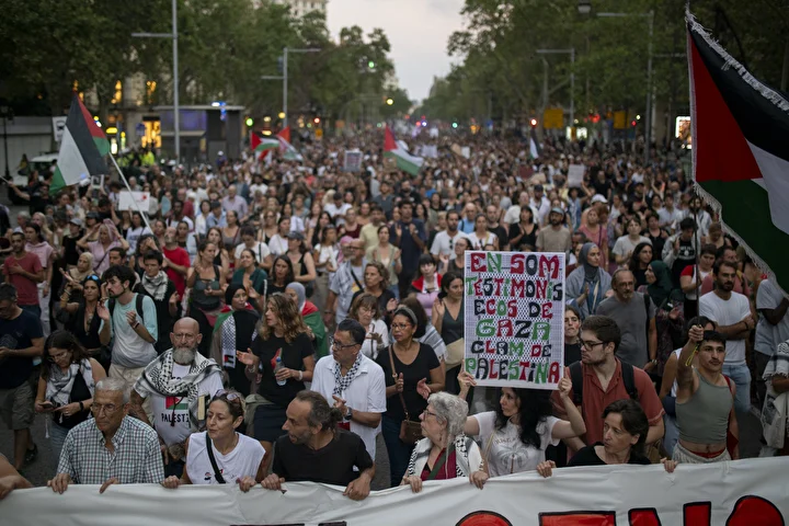 ispanyada binlerce kisi israil soykirimini protesto etti 12