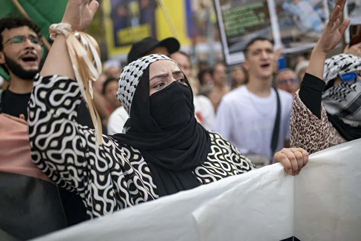 ispanyada binlerce kisi israil soykirimini protesto etti 22 GRZKNA4a