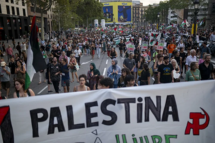 ispanyada binlerce kisi israil soykirimini protesto etti 8