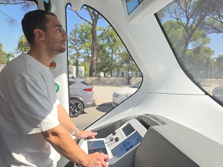 İspanya'da toplu ulaşımda birinci şoförsüz elektrikli otobüs denemesi Madrid'de başladı 2 ispanyada toplu ulasimda birinci soforsuz elektrikli otobus denemesi madridde basladi 1 Y81ECOGy