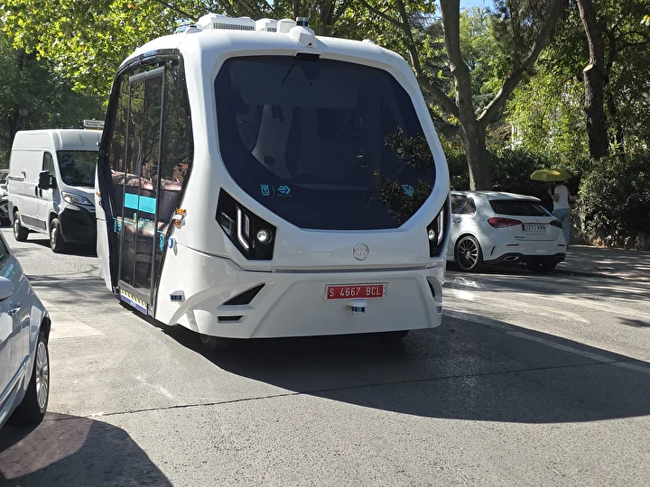 İspanya'da toplu ulaşımda birinci şoförsüz elektrikli otobüs denemesi Madrid'de başladı 3 ispanyada toplu ulasimda birinci soforsuz elektrikli otobus denemesi madridde basladi 2