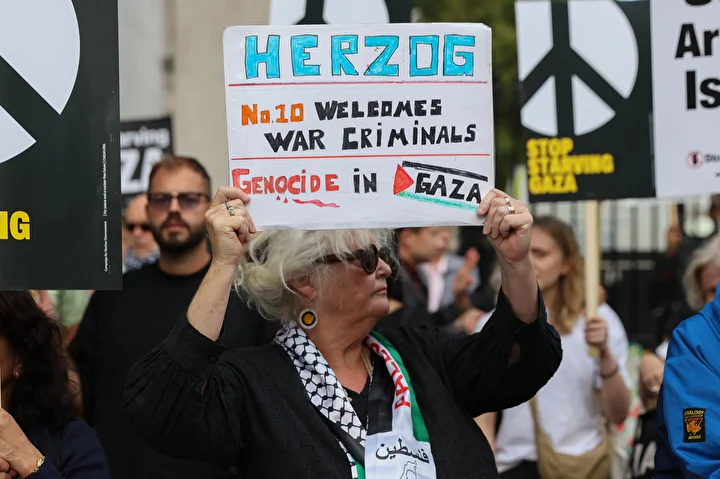 israil cumhurbaskani herzog londrada protesto edildi savas hatalisi tutuklanmali 0 EQuRCVPk