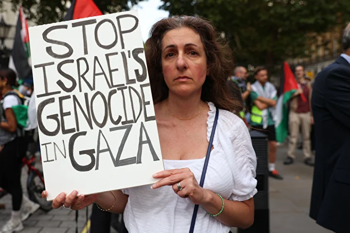 israil cumhurbaskani herzog londrada protesto edildi savas hatalisi tutuklanmali 12 58DUCdRN