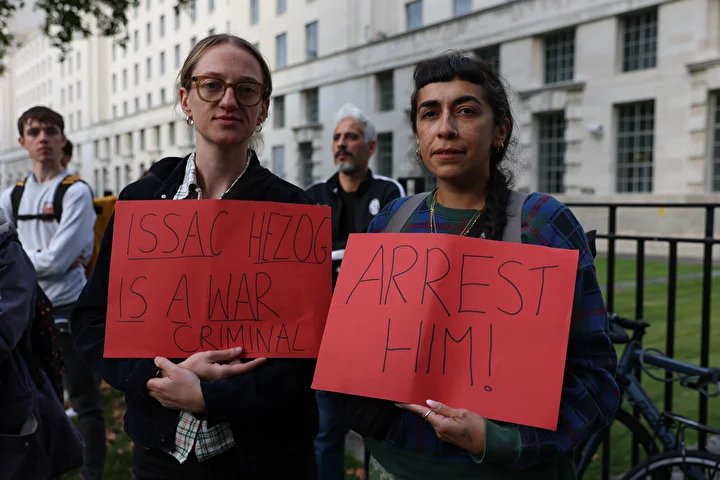 israil cumhurbaskani herzog londrada protesto edildi savas hatalisi tutuklanmali 13 GOga6Eea