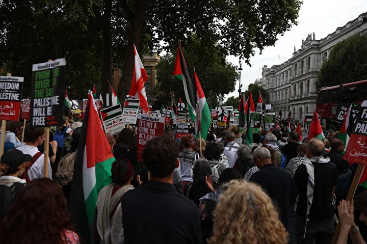 israil cumhurbaskani herzog londrada protesto edildi savas hatalisi tutuklanmali 14 4aWAby7F
