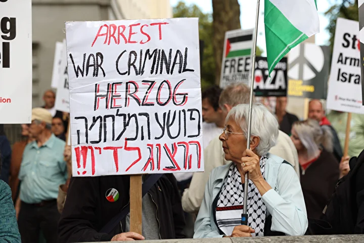 israil cumhurbaskani herzog londrada protesto edildi savas hatalisi tutuklanmali 2 V7nyMGtg