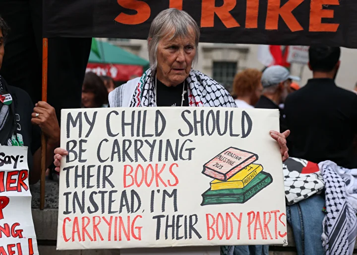 israil cumhurbaskani herzog londrada protesto edildi savas hatalisi tutuklanmali 22 AEGtff19