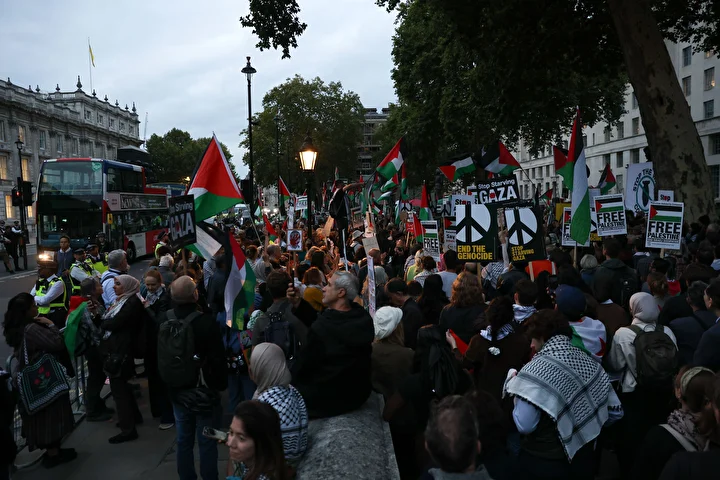 israil cumhurbaskani herzog londrada protesto edildi savas hatalisi tutuklanmali 25 ZtD3cKQT
