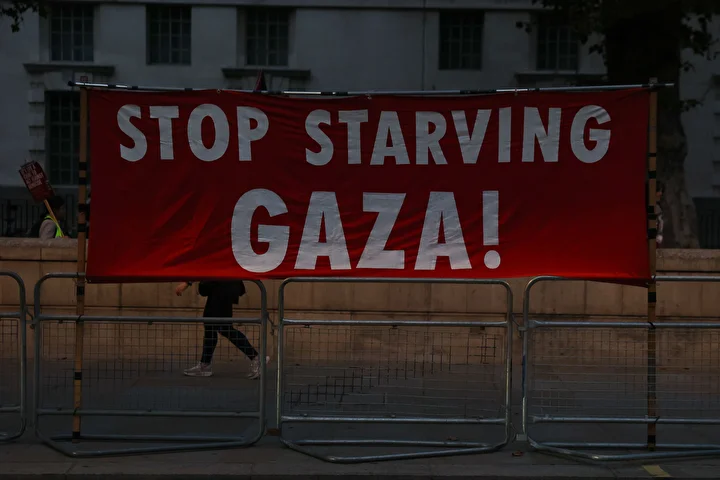 israil cumhurbaskani herzog londrada protesto edildi savas hatalisi tutuklanmali 26 kRdtDI9k