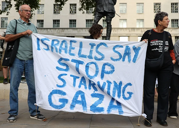 israil cumhurbaskani herzog londrada protesto edildi savas hatalisi tutuklanmali 4 IlmaPtTN