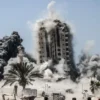 israil gazzedeki musteha kulesini bombaladi FdnLm76G.webp