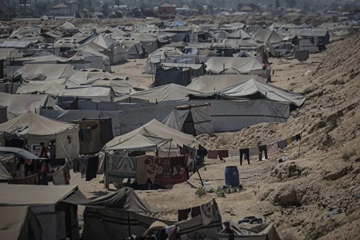 israil hucumlarindan kacan filistinliler agir sartlar altinda omur gayreti veriyor 13
