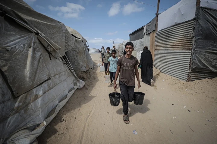 israil hucumlarindan kacan filistinliler agir sartlar altinda omur gayreti veriyor 17 q32P84LR