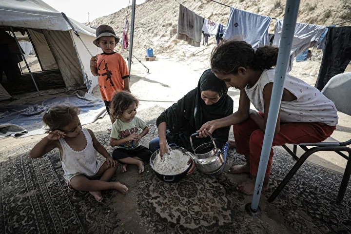 israil hucumlarindan kacan filistinliler agir sartlar altinda omur gayreti veriyor 3 TykubhjL