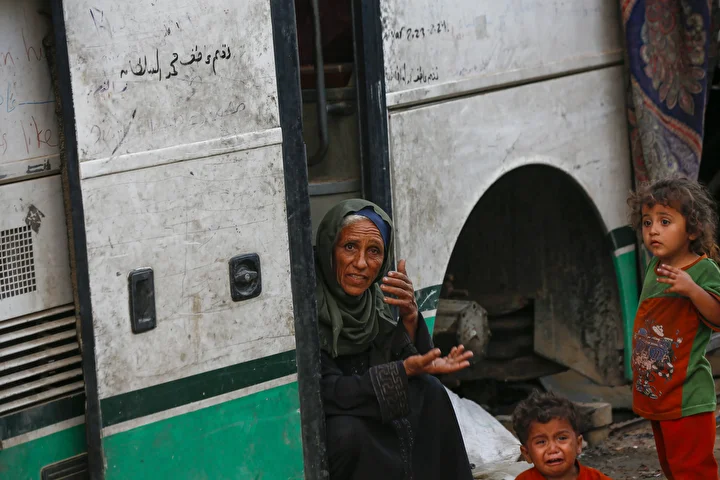 İsrail hücumlarından kaçarak Deyr Belah'a sığınan Filistinli aileler, güç kurallar altında ömürlerini sürdürüyor 12 israil hucumlarindan kacarak deyr belaha siginan filistinli aileler guc kurallar altinda omurlerini surduruyor 11 75SypOmb