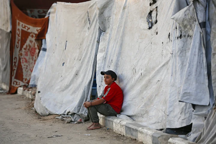İsrail hücumlarından kaçarak Deyr Belah'a sığınan Filistinli aileler, güç kurallar altında ömürlerini sürdürüyor 19 israil hucumlarindan kacarak deyr belaha siginan filistinli aileler guc kurallar altinda omurlerini surduruyor 18 JWCurgFi