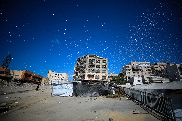 israil ordusu havadan brosurler atarak gazzenin kuzeyinin bosaltilmasini istedi 2 cdSV9kHG