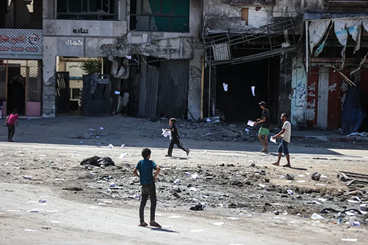 israil ordusu havadan brosurler atarak gazzenin kuzeyinin bosaltilmasini istedi 6 CzaeJ8PS