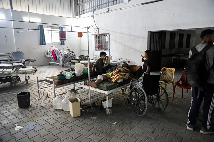 israil saldirilari altindaki gazzede sifa hastanesi bosaltildi 16