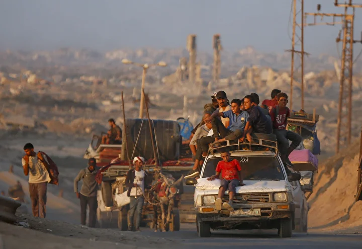 israil taarruzlari nedeniyle gazzenin kuzeyindeki filistinlilerin gocu suruyor 16 16X96yRC