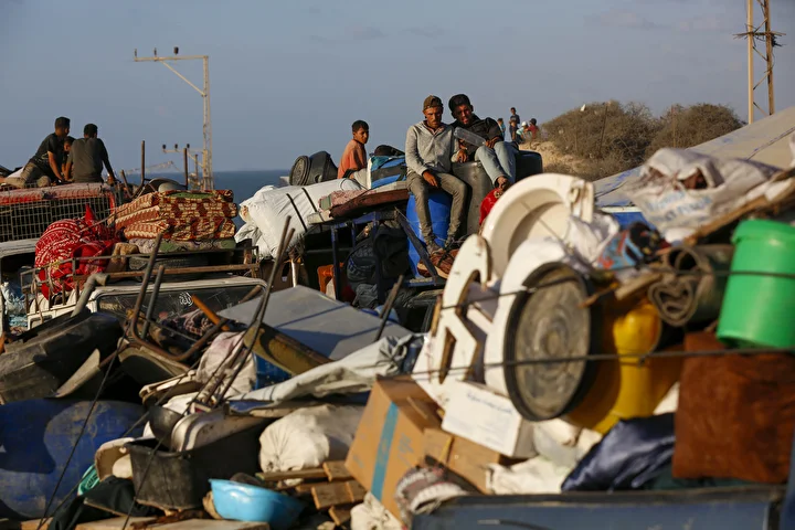israil taarruzlari nedeniyle gazzenin kuzeyindeki filistinlilerin gocu suruyor 27 RLZI4CPG