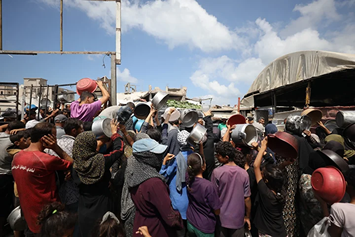 israilin acliga mahkum ettigi gazzede filistinlilere yemek dagitildi 1 nAcWmm5S